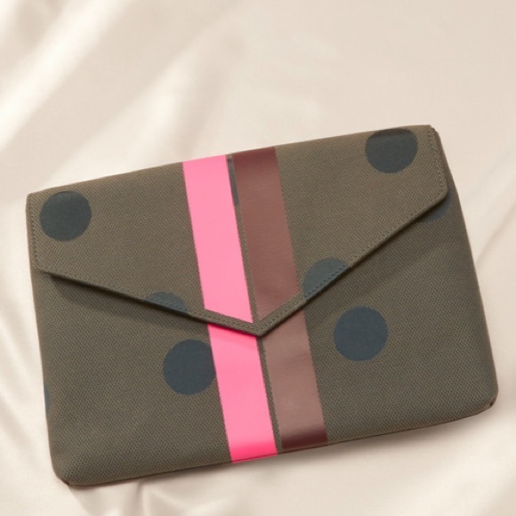 Stella & Dot Olive Dot Bellamy Clutch - Picture 1 of 10